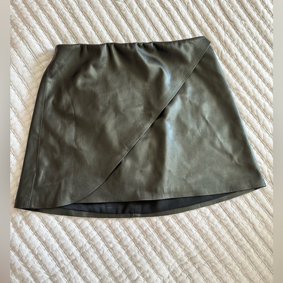Alice & Olivia Dasia Vegan Leather wrap miniskirt - Picture 3 of 6